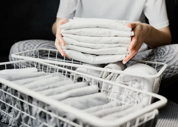 Làm thế nào để bảo quản đồng phục công sở luôn bền đẹp như mới?