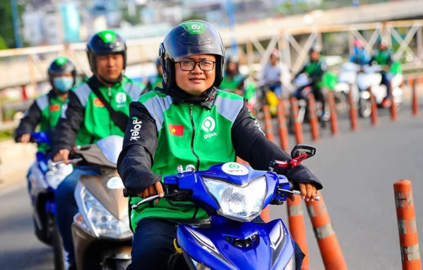 Tại sao doanh nghiệp cần đồng phục riêng? 5 lợi ích ít ai ngờ!