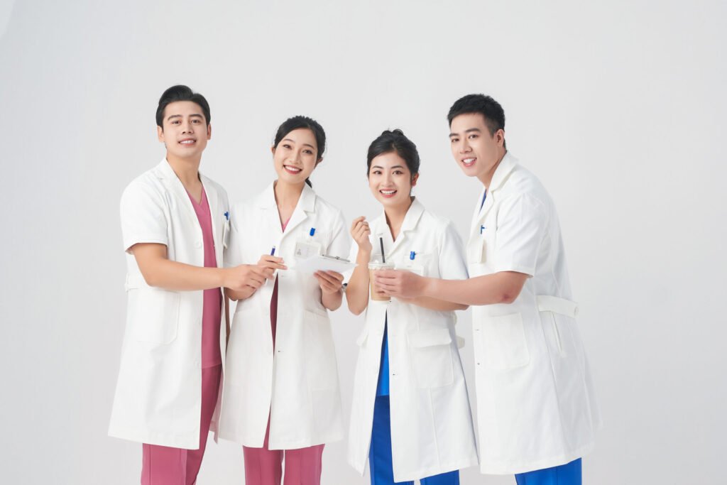Đồng phục bác sĩ TPHCM: Sạch sẽ, chuyên nghiệp