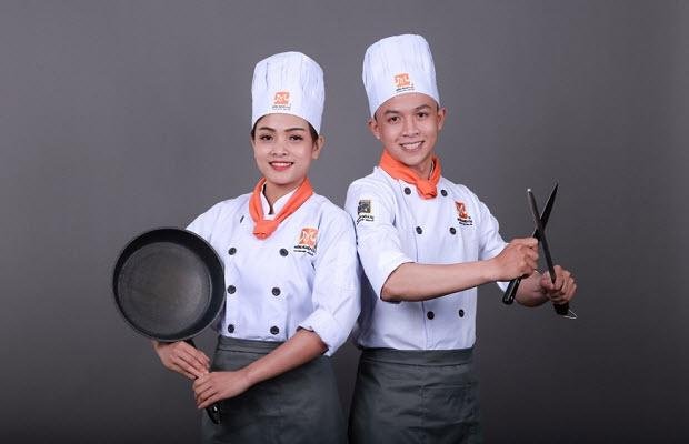 Đồng phục đầu bếp TPHCM: Chọn vải chống bám bẩn & chịu nhiệt tốt