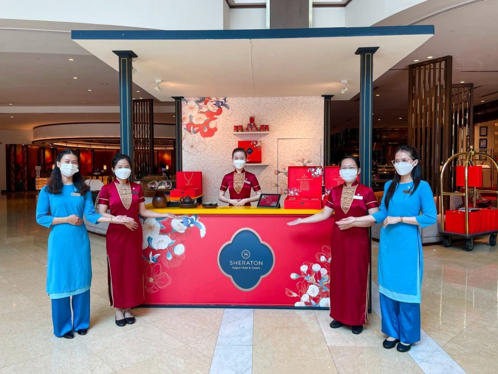 Đồng phục lễ tân nhà hàng TPHCM: Ấn tượng từ cái nhìn đầu tiên 2 Đồng phục lễ tân nhà hàng TPHCM Ấn tượng từ cái nhìn đầu tiên