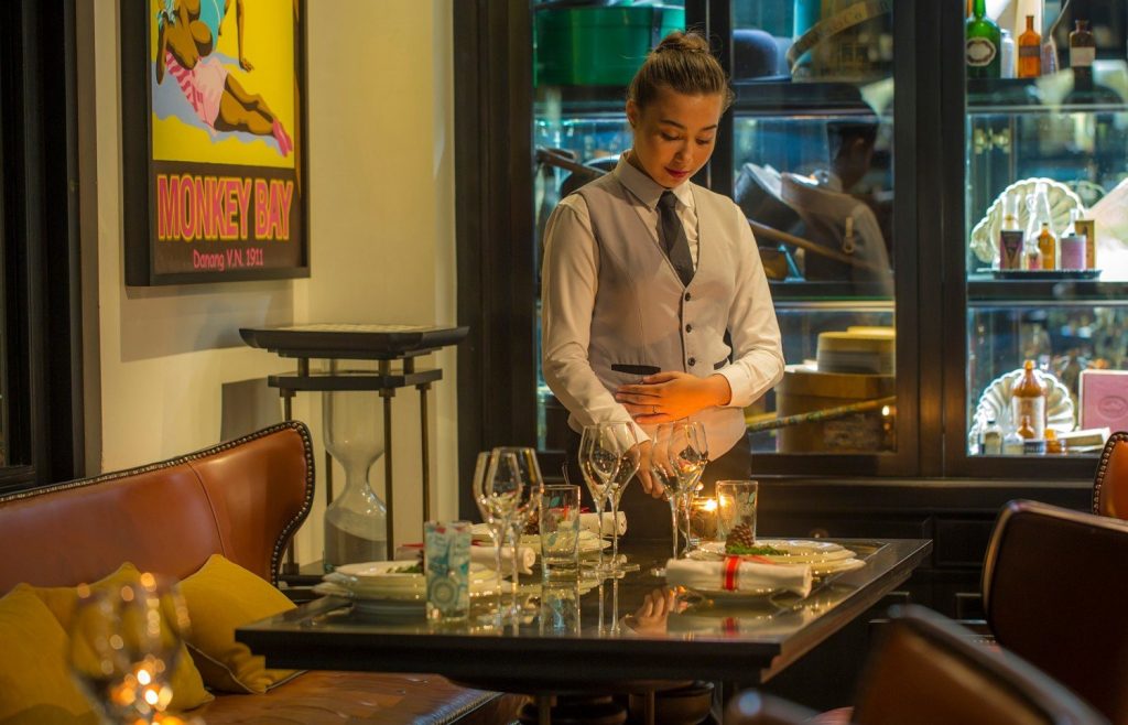 Đồng phục khách sạn TPHCM: Bộ sưu tập chuẩn 5 sao 3 Đồng phục khách sạn TPHCM: Bộ sưu tập chuẩn 5 sao