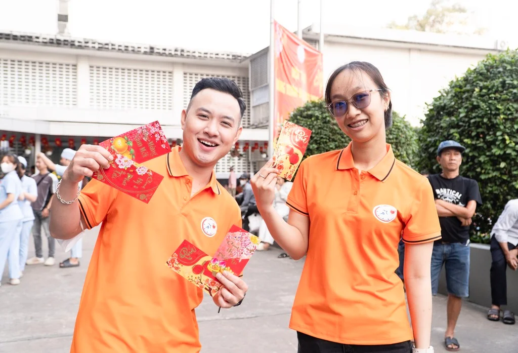 Đồng phục team cho bệnh viện Chợ Rẫy – Giải pháp gắn kết tập thể y tế từ DeJan