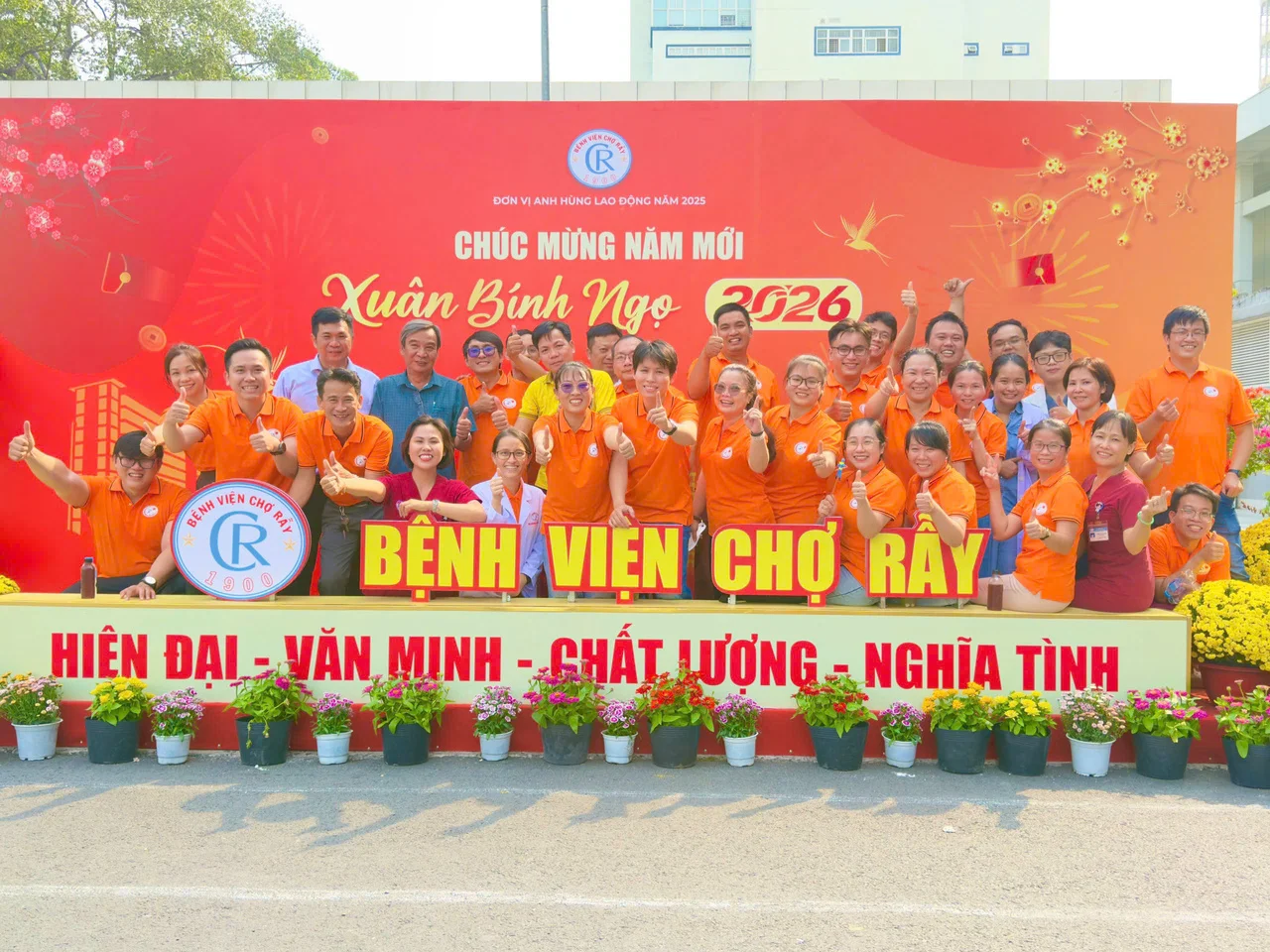Đồng phục team cho bệnh viện Chợ Rẫy – Giải pháp gắn kết tập thể y tế từ DeJan