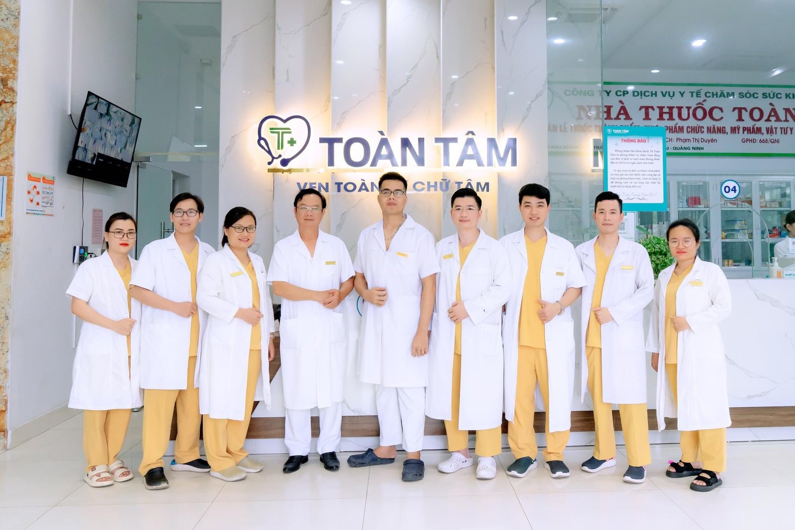May đồng phục cho bệnh viện tư nhân và phòng khám quốc tế