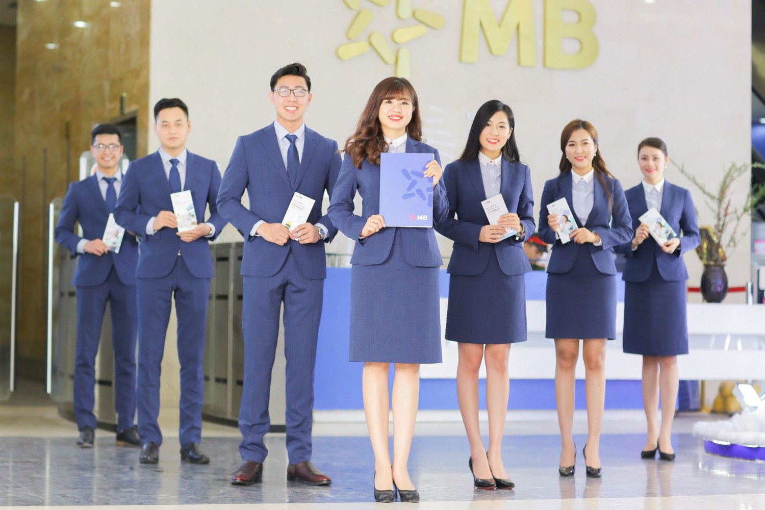 May đồng phục cho ngân hàng hội sở, chi nhánh và phòng giao dịch