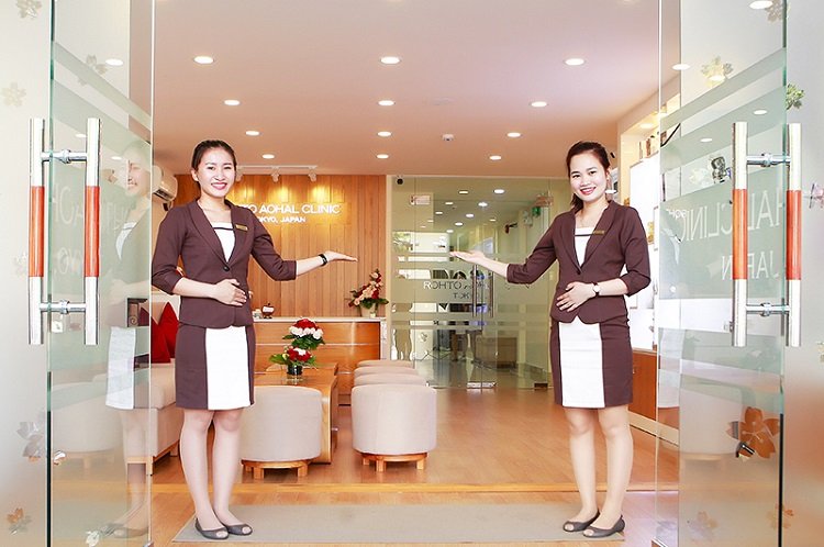 May đồng phục cho spa 5–20 kỹ thuật viên: chọn form nào hợp lý?