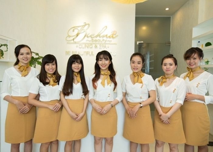 May đồng phục cho thẩm mỹ viện 20–50 nhân sự sao cho đồng bộ?