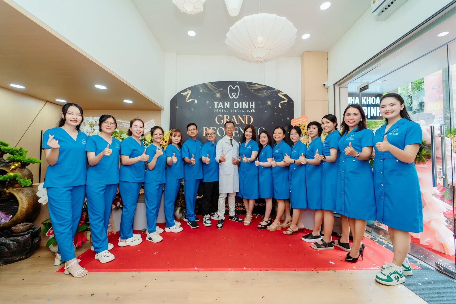 May đồng phục nha khoa cao cấp: từ bác sĩ đến lễ tân