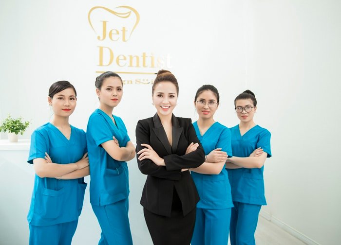 May đồng phục nha khoa cao cấp: từ bác sĩ đến lễ tân