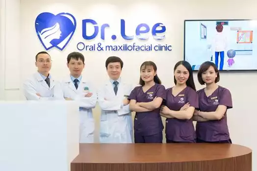 May đồng phục nha khoa cao cấp: từ bác sĩ đến lễ tân