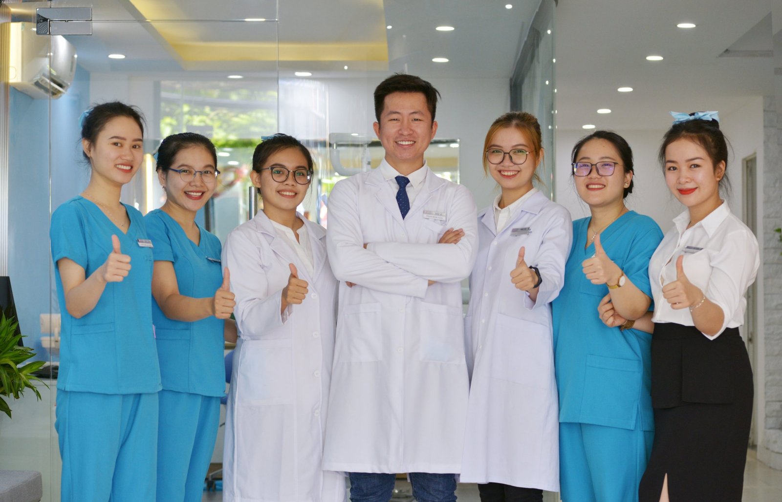 May đồng phục phòng khám nha khoa đẹp, chỉn chu, dễ nhận diện