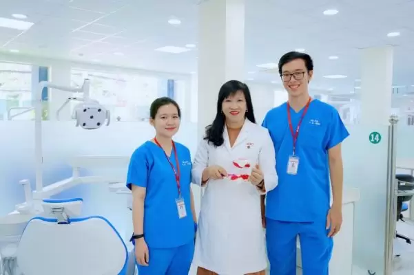 May đồng phục phòng khám nha khoa đẹp, chỉn chu, dễ nhận diện