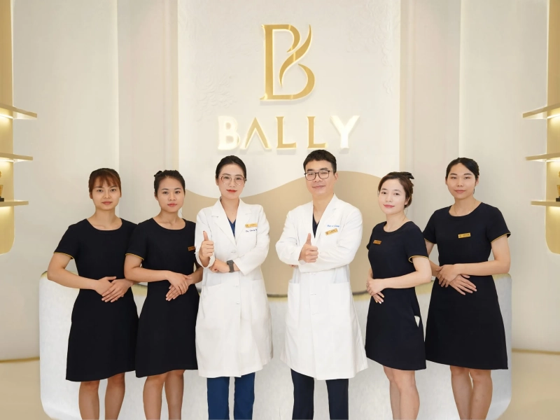 May đồng phục thẩm mỹ viện cao cấp, sang và đồng bộ nhận diện 1 May đồng phục thẩm mỹ viện cao cấp, sang và đồng bộ nhận diện