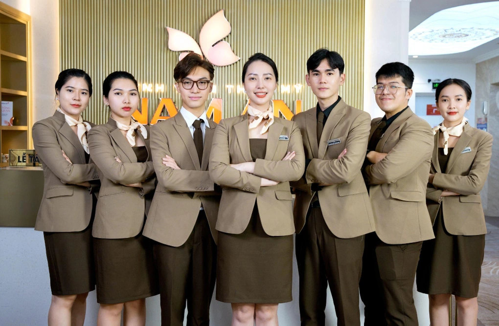 May đồng phục thẩm mỹ viện cao cấp, sang và đồng bộ nhận diện 2 May đồng phục thẩm mỹ viện cao cấp, sang và đồng bộ nhận diện