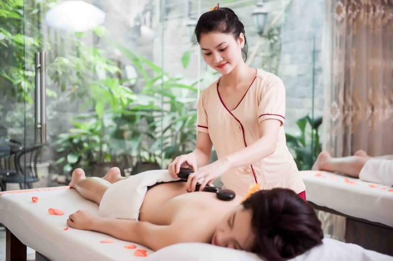 May đồng phục thẩm mỹ viện cao cấp, sang và đồng bộ nhận diện