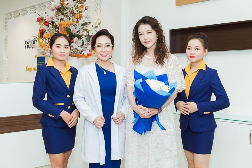 May đồng phục thẩm mỹ viện cao cấp, sang và đồng bộ nhận diện 5 May đồng phục thẩm mỹ viện cao cấp, sang và đồng bộ nhận diện