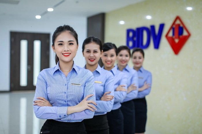 Áo sơ mi đồng phục ngân hàng - thể hiện sự chuyên nghiệp