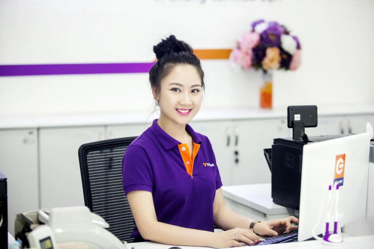 Đồng phục giao dịch viên và nhân viên tín dụng ngân hàng