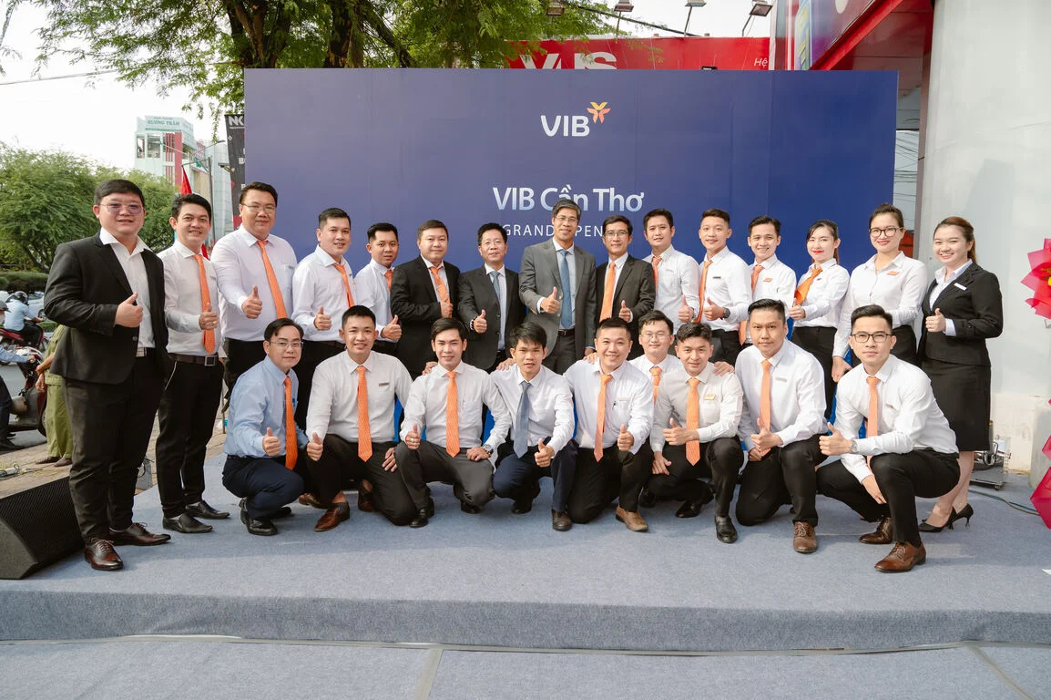 Đồng phục giao dịch viên và nhân viên tín dụng ngân hàng