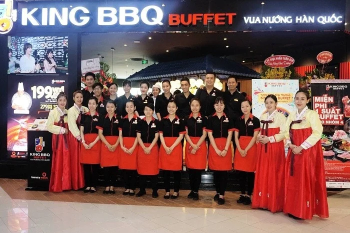 Đồng phục quán BBQ và lẩu: Chất liệu nào chịu nhiệt, dễ giặt nhất? 2 Đồng phục quán BBQ và lẩu