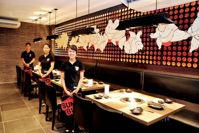 Đồng phục quán BBQ và lẩu: Chất liệu nào chịu nhiệt, dễ giặt nhất? 8 Đồng phục quán BBQ và lẩu